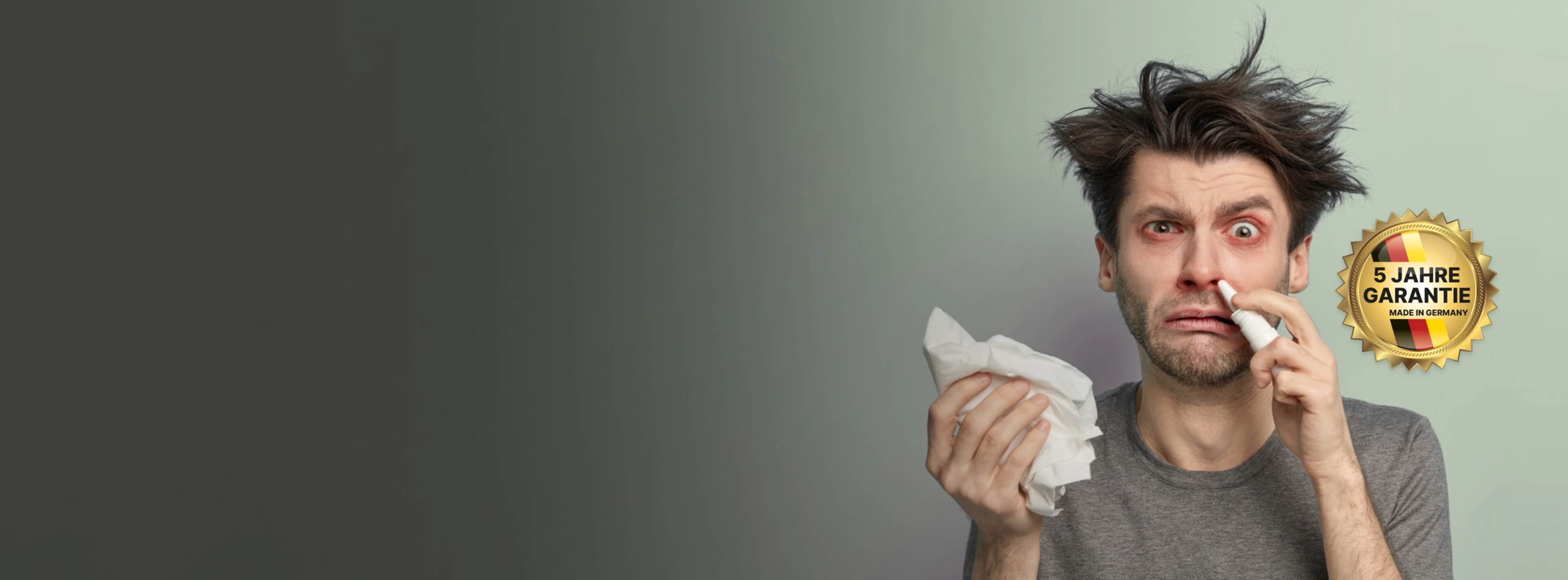 Mann mit allergischer Reaktion auf Pollen mit dem fliegengitter-direkt Qualitätsstempel 5 Jahre Garantie und Made in Germany